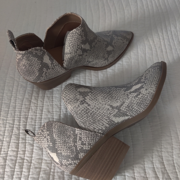 Snake print booties - Picture 8 of 9